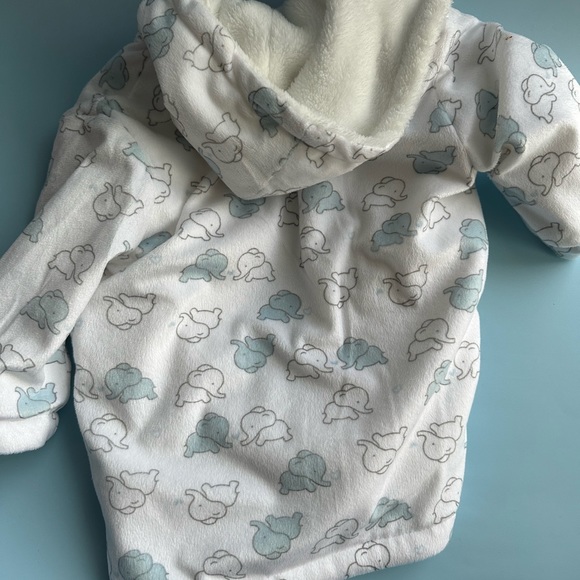 Cozy newborn baby boy blue whale bathrobe - Picture 6 of 8
